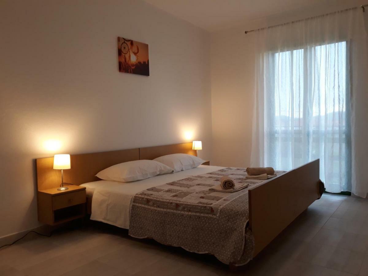 Apartments Jelicic Biograd Na Moru Exterior foto